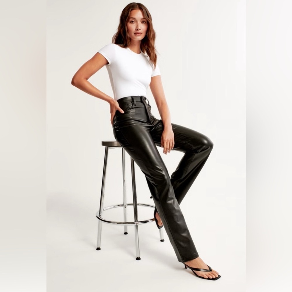Abercrombie & Fitch 90s Straight Ultra High Rise Faux Leather Pants size 4